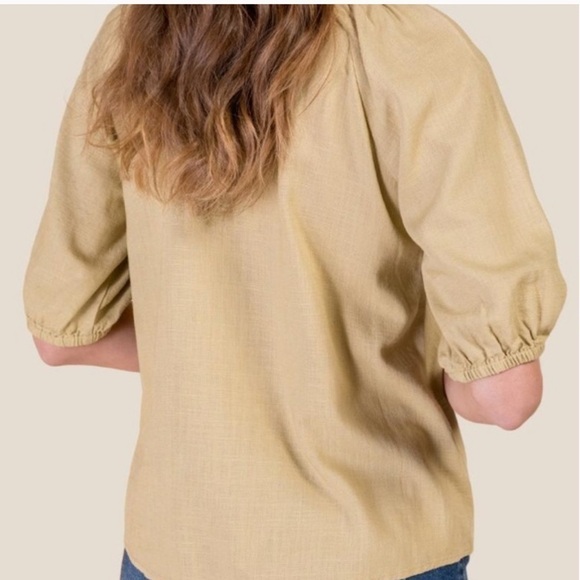 HARPER Francesca’s Ava Button Front V-Neck top - Picture 3 of 8